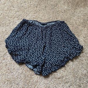 Brandy Melville floral loose shorts